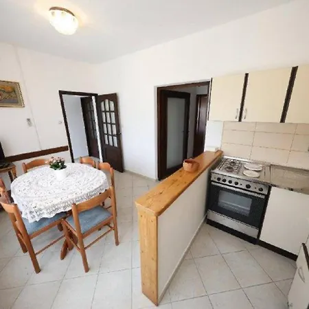 Affittacamere Knez - Relaxing Near The Sea On