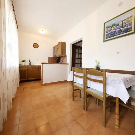 Casa de hóspedes Knez - Relaxing Near The Sea On