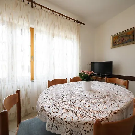 Knez - Relaxing Near The Sea On 3* Mali Iž