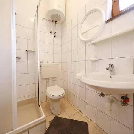 Knez - Relaxing Near The Sea On 3* Mali Iž