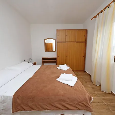 Knez - Relaxing Near The Sea On Affittacamere 3*