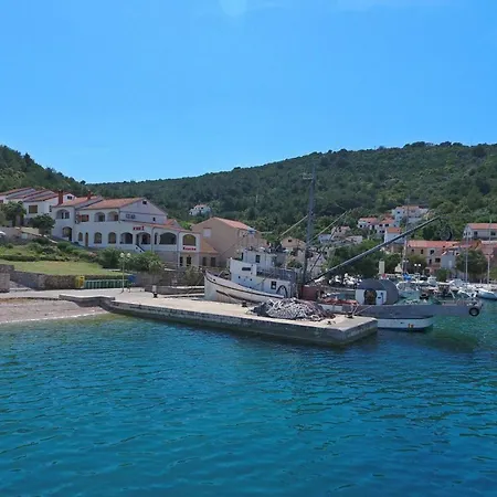 Knez - Relaxing Near The Sea On בית הארחה