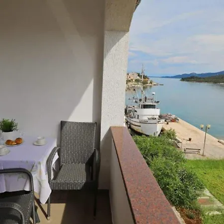 Affittacamere Knez - Relaxing Near The Sea On Mali Iž