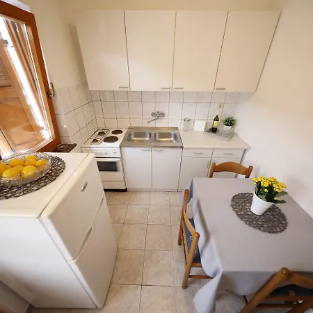 Casa de hóspedes Knez - Relaxing Near The Sea On