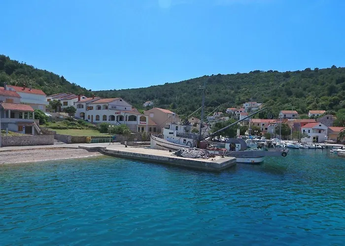 Knez - Relaxing Near The Sea On Affittacamere