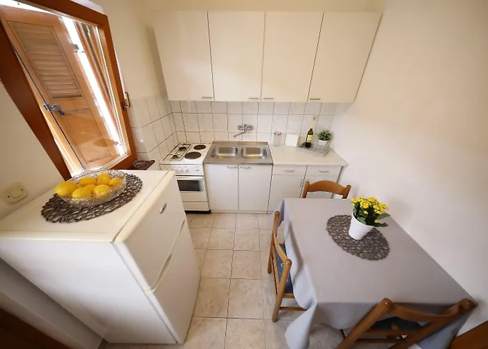 Affittacamere Knez - Relaxing Near The Sea On