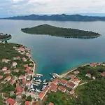 Knez - Relaxing Near The Sea On 3* Mali Iž