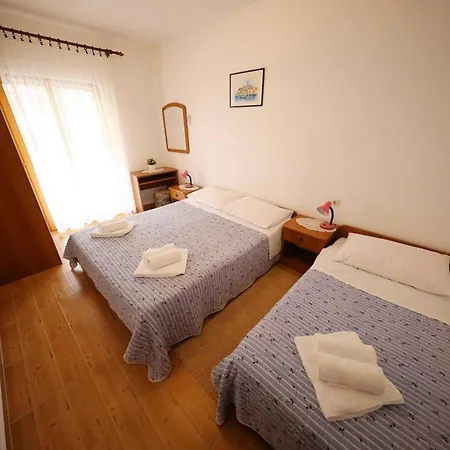 Knez - Relaxing Near The Sea On Gasthof Mali Iž