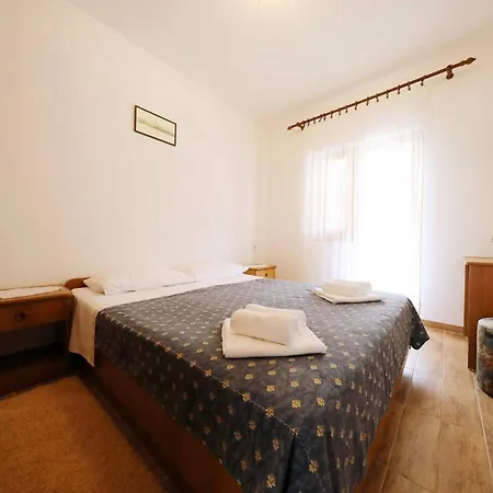 Knez - Relaxing Near The Sea On 3* Mali Iž