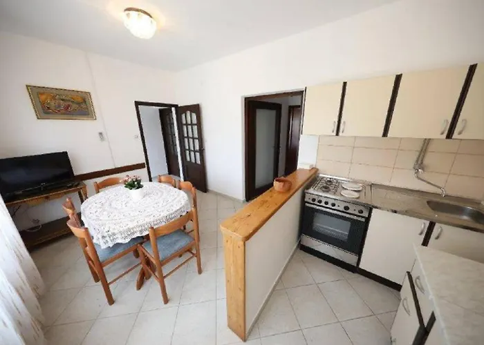 Guest house Knez - Relaxing Near The Sea On