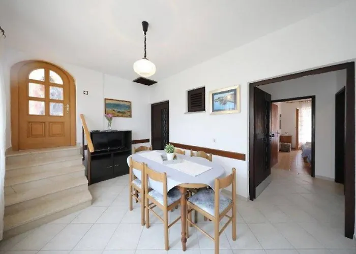 Guest house Knez - Relaxing Near The Sea On Mali Iz