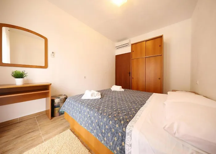 Knez - Relaxing Near The Sea On 3*