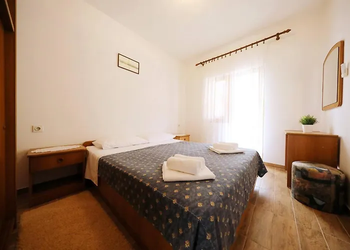 Knez - Relaxing Near The Sea On 3* Mali Iz