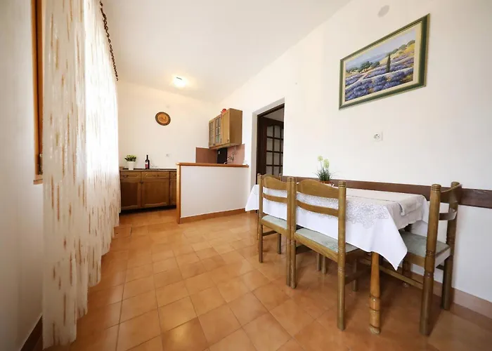 Guest house Knez - Relaxing Near The Sea On