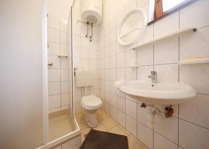 Knez - Relaxing Near The Sea On 3* Mali Iz